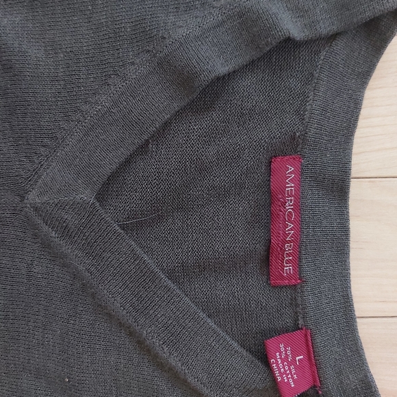 American Blue muted olive v neck - Picture 3 of 8